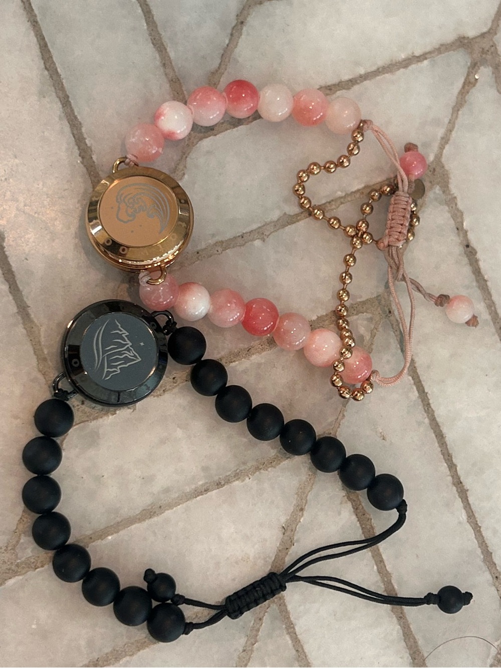 ToTwo Bluetooth touch bracelets -Pink Beaded Bracelet with Gold and black beaded